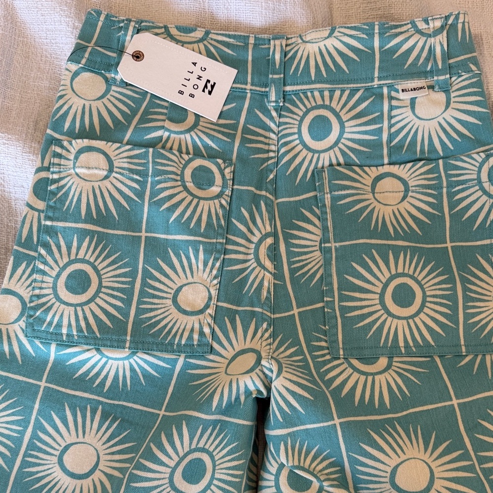 Billabong Free fall printed twill pants. Teal and Cream Sunburst Print Jeans - Picture 2 of 5